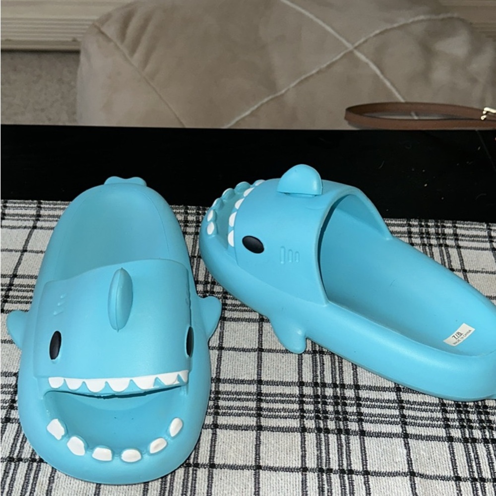 Shark Design Blue Slides